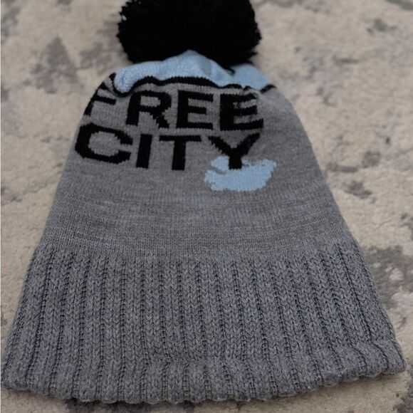 Freecity Gray and Black Pom-Pom Hat main image 6